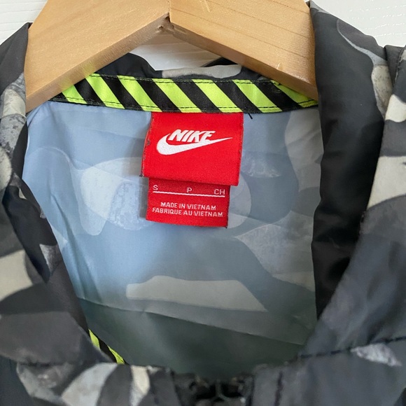 Nike Track and Field Camo Jacket - Picture 4 of 6